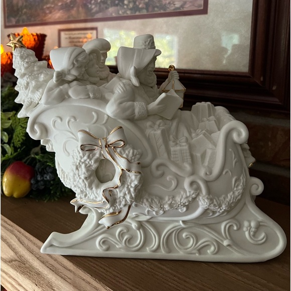 ❤️ Vintage 1980’s Large Christmas
Gold Trim Star Wreath Carolers Sleigh - Picture 9 of 15